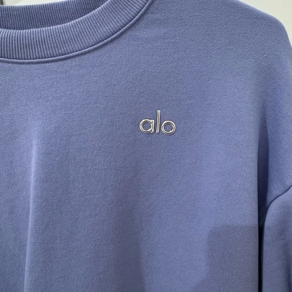ALO Yoga Women's Crewneck Pullover in Lilac - Picture 3 of 3